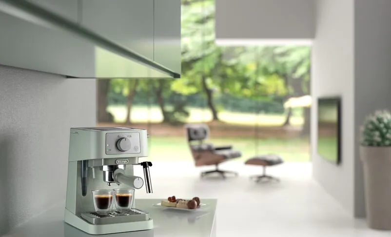 DeLonghi Stilosa Manual Pump Espresso Coffee Machine - Green EC260.GR –  DWYERS HOMESTORE