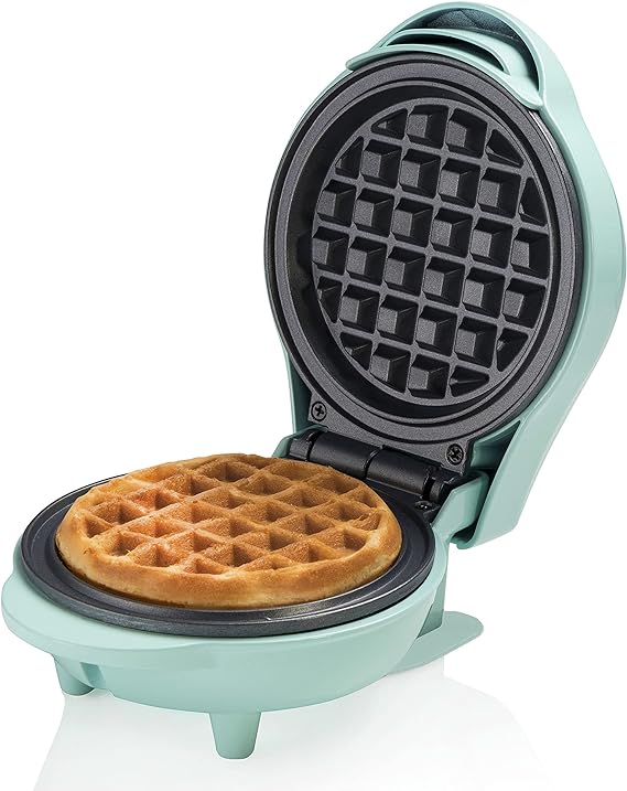 Mini waffle iron for classic waffles, small waffle maker with non-stick coating, for children's birthdays, family parties, Easter or Christmas, retro design, 550 watts, colour: mint